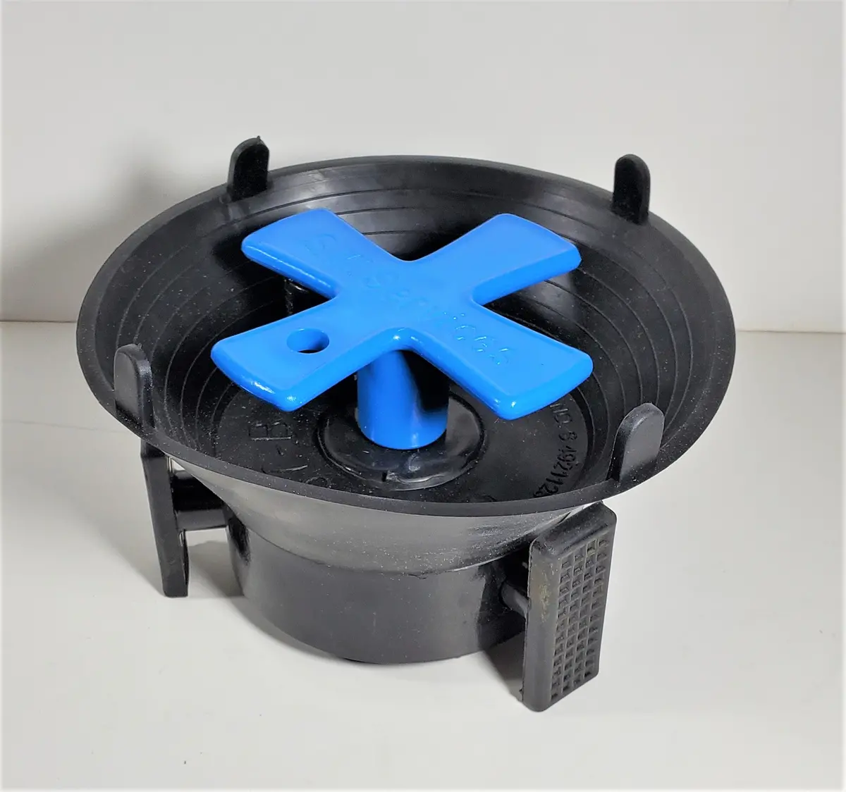 Debris Cap For Water Valve Boxes - Blue Handle (Stock) 1