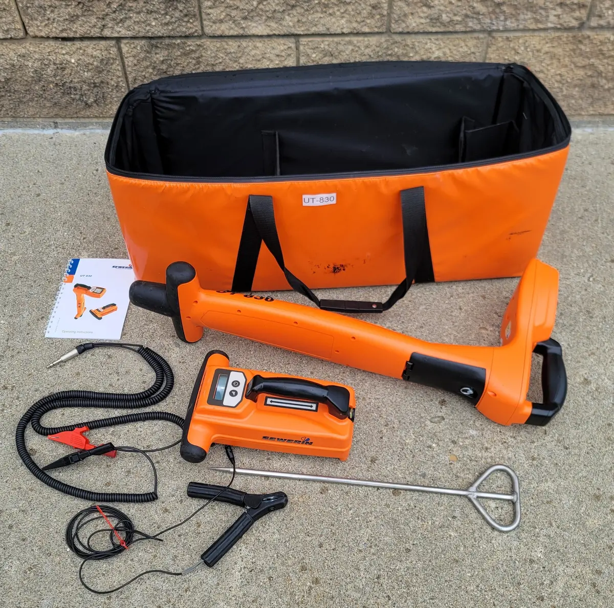 Sewerin Ut 830 Pipe Locator Kit, 83Khz Transmitter Plus Passive 60Hz Power (Demo Unit) 1