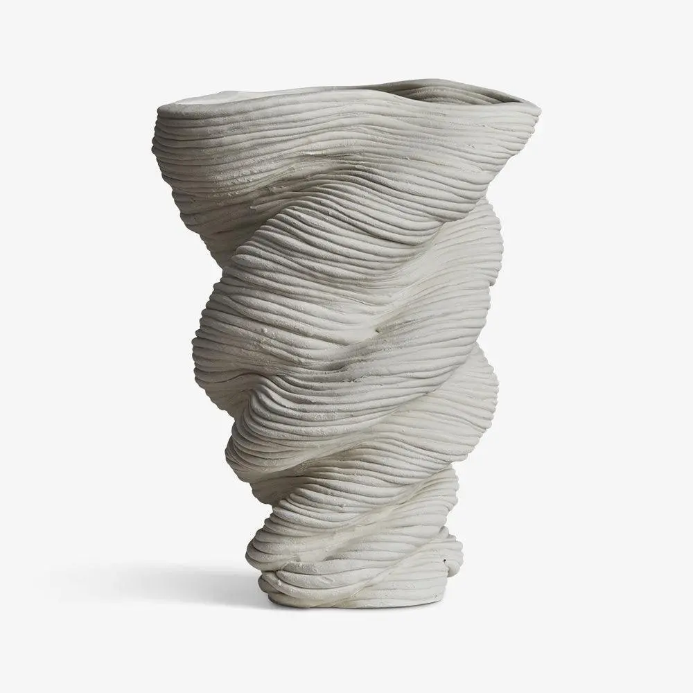 #30 Porcelain Small Vase 1