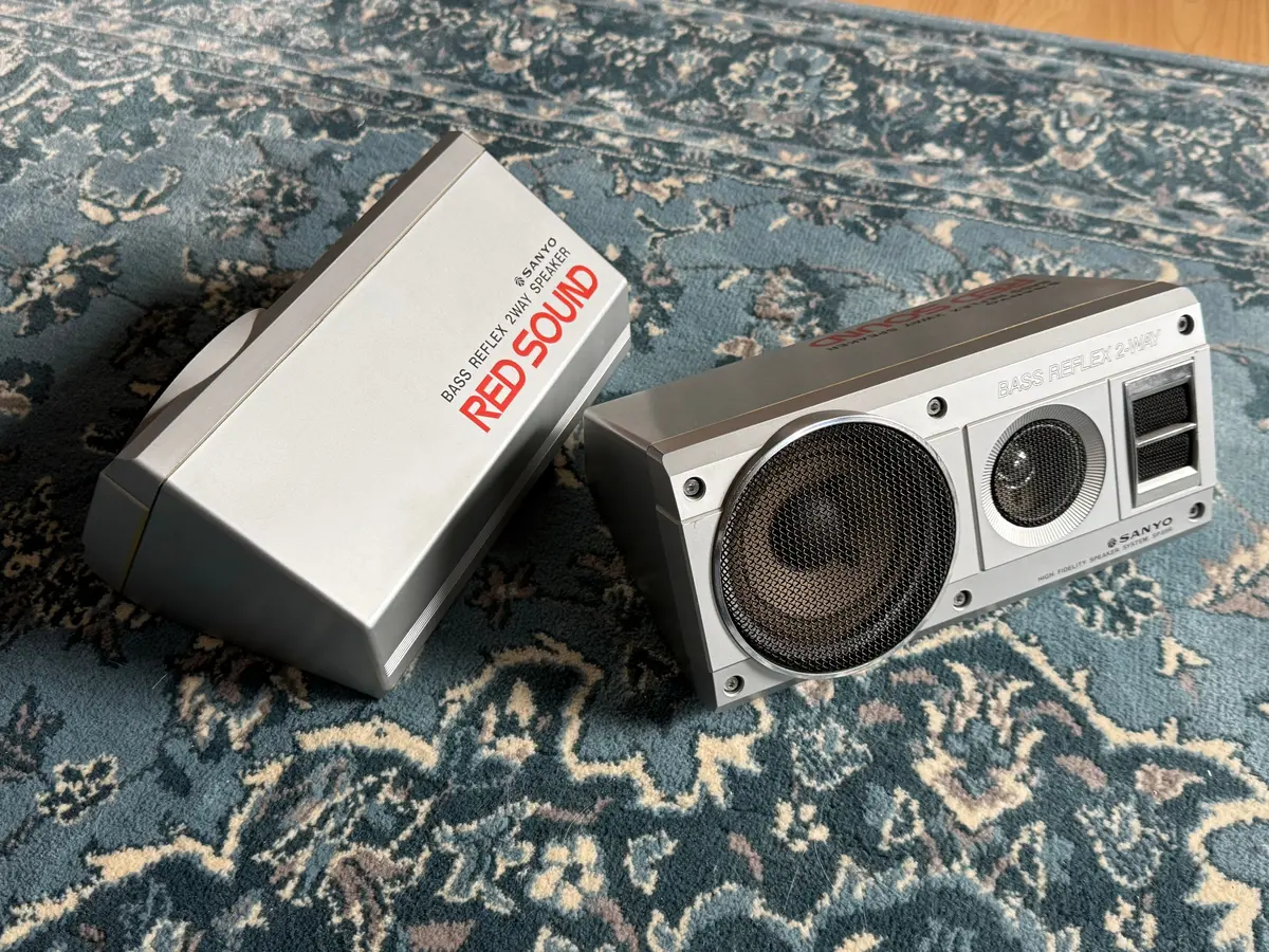 Sanyo Fsp-V740 Red Sound Shelf Speaker 1