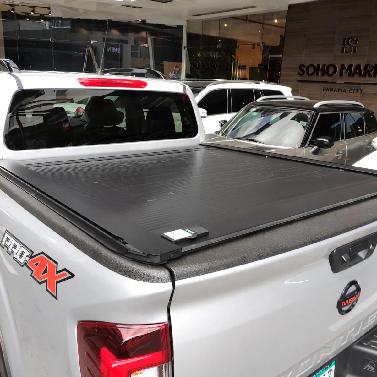 T-60104 Cobertor Para Vagón De Pickup Retraxone Xr Para Nissan Frontier Np300 Doble Cabina 1