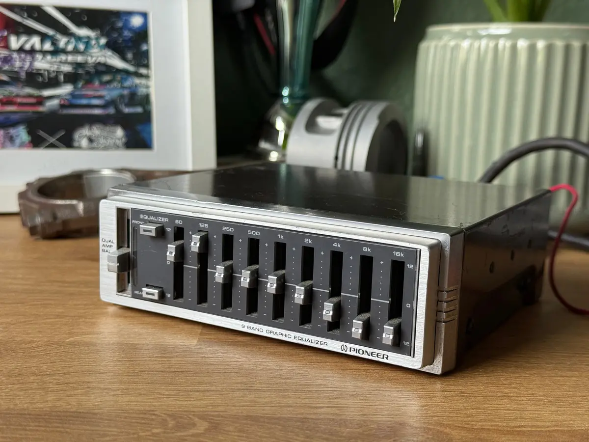 Pioneer Lonesome Car-Boy Cd-9 Graphic Equalizer 1