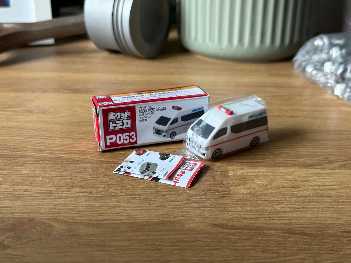Pocket Tomica P053 Nissan Nv350 Caravan (Ambulance) 1