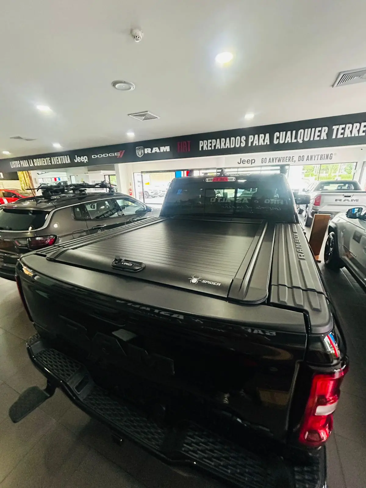 Cobertor Retráctil Para Dodge Ram Con Rambox 1