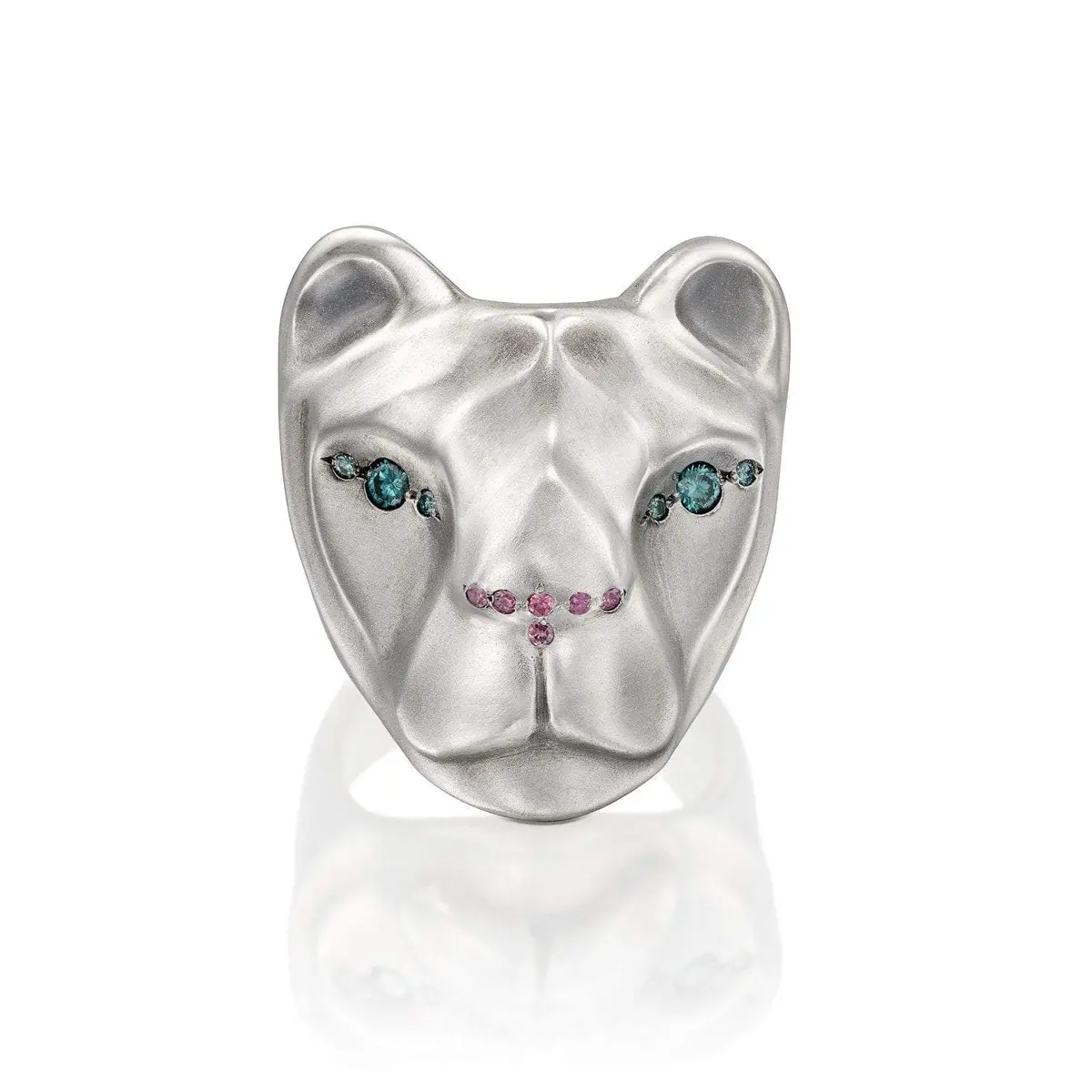 Lioness Ring With Blue Diamond Eyes & Pink Nose 1