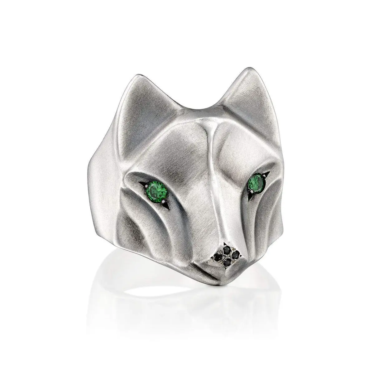 Wolf Ring With Emerald Eyes 1