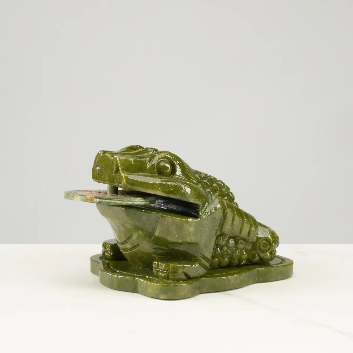 Lucky Toad Jade Crystal Carving - A Symbol Of Financial Prosperity And Good Fortune 1