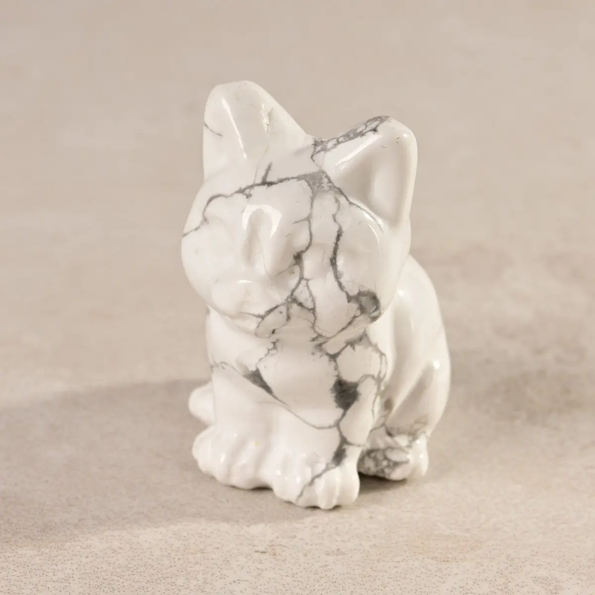 1.5" Howlite Cat Natural Gemstone Carving 1