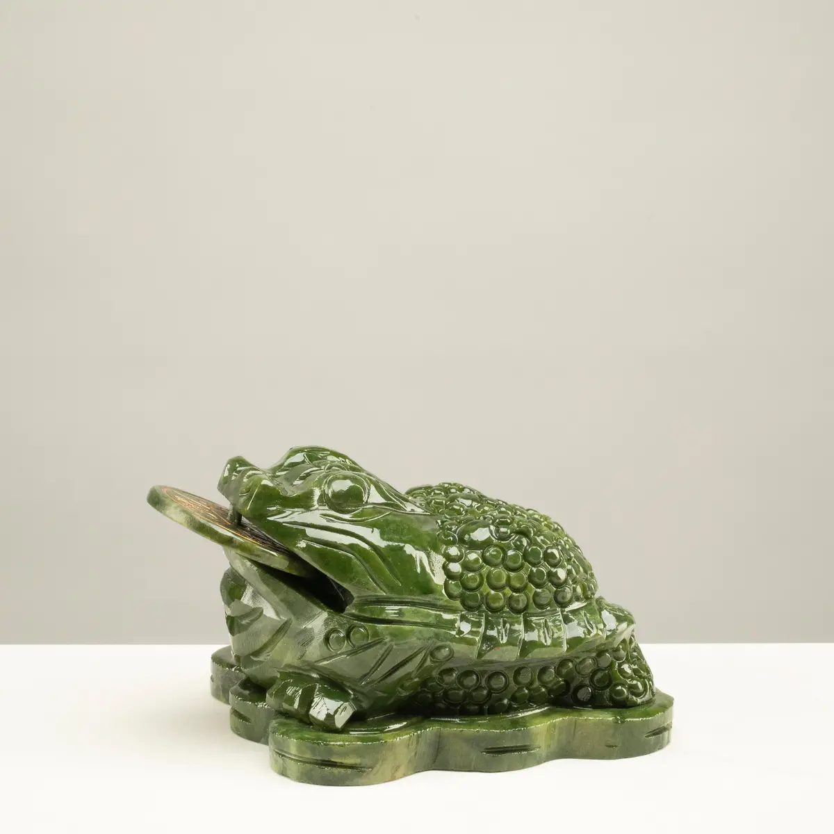 Lucky Toad Jade Crystal Carving - A Symbol Of Financial Prosperity And Good Fortune 1