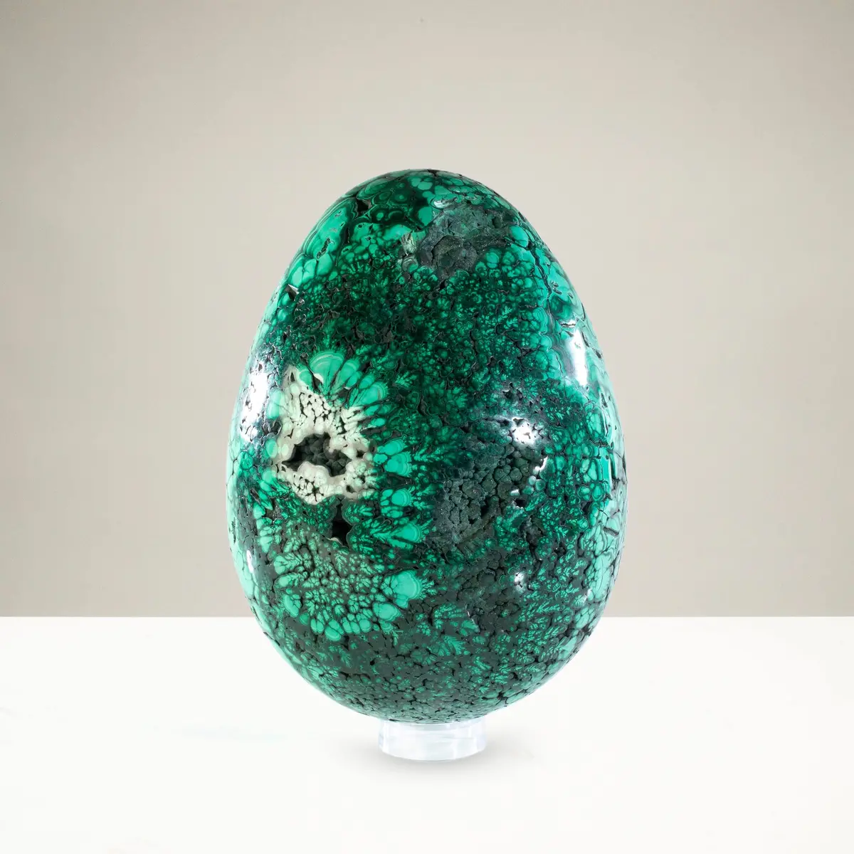 Malachite Egg Carving 6" / 10,080G 1