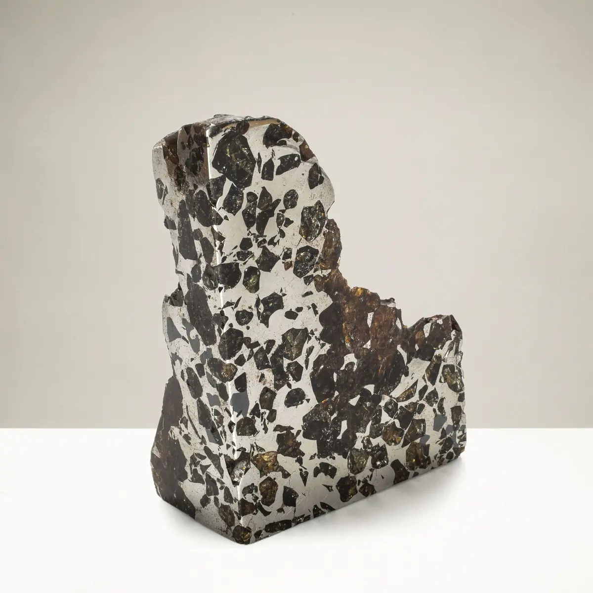 Seymchan Pallasite Iron Meteorite  - 406 Grams - Found In 1967 -  Russia - Tkw: 350 Kg 1
