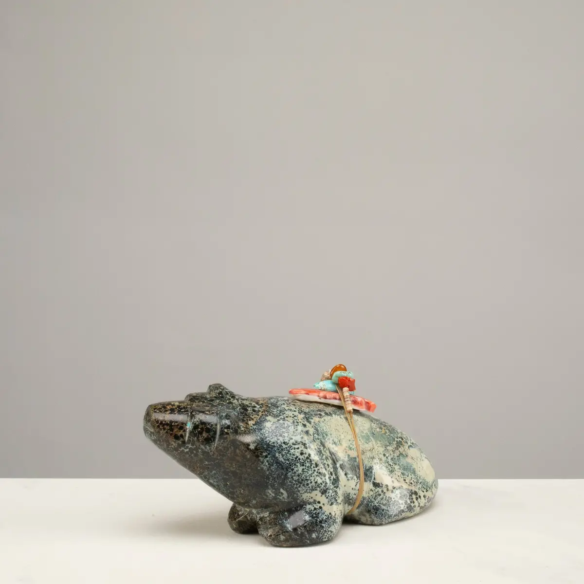 Bernard Homer Jr. Argite Serpentine Handmade Zuni Fetish Bear Carving 1