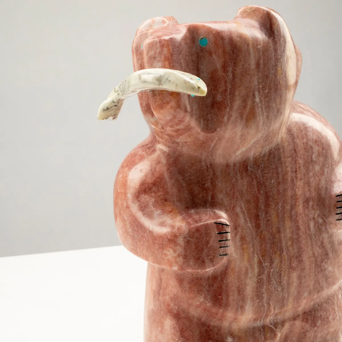 Utah Alabaster Handmade Zuni Fetish Bear With Fish Carving 1