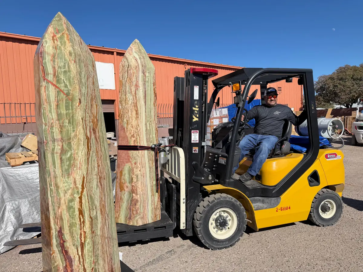 Banded Onyx Obelisk Tower From Pakistan - 90" / 3,970 Lbs 1
