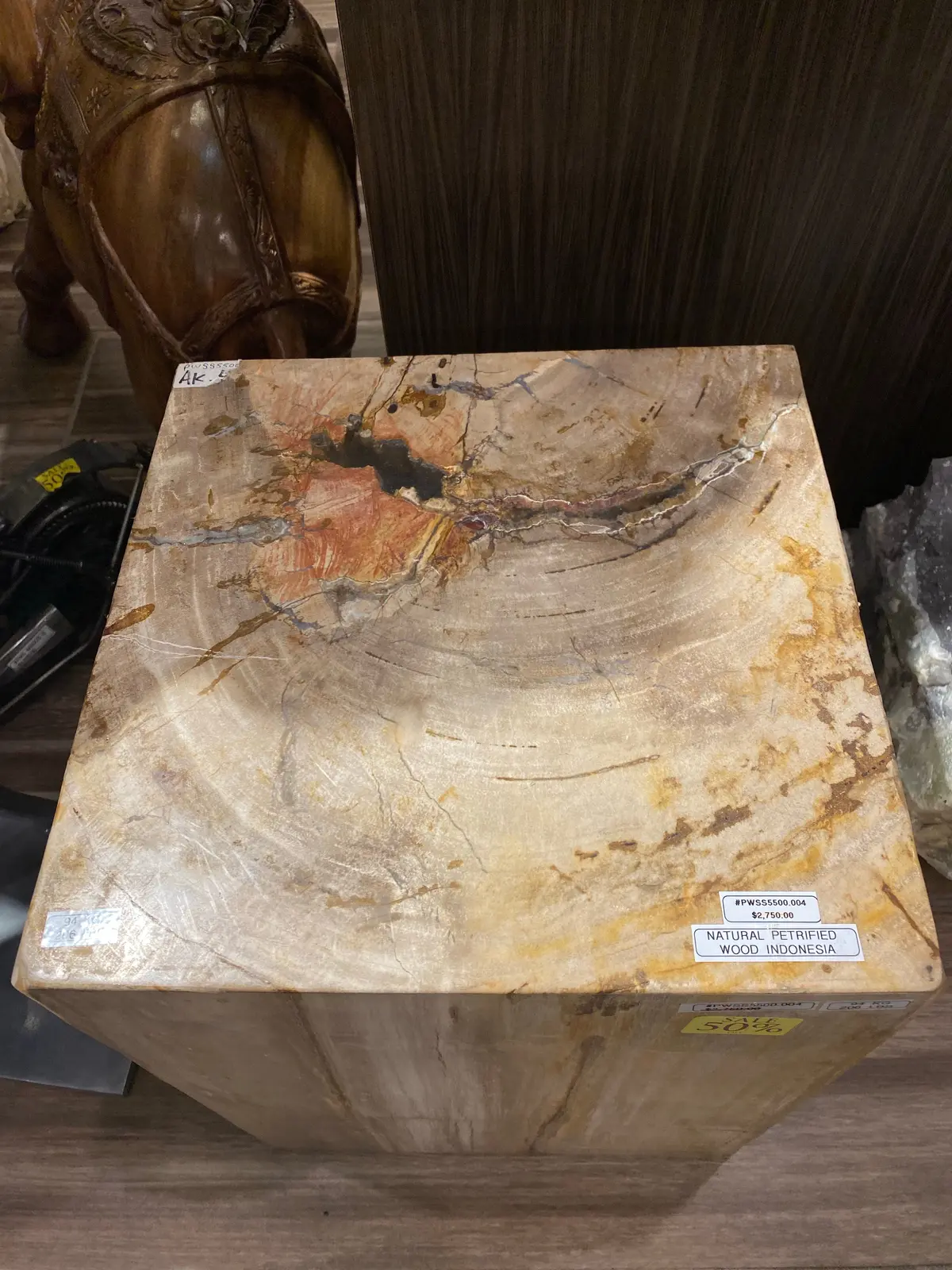 Pwss5500.004 - Petrified Wood Stool - Square - Indonesia30 Cm X 30 Cm X 41 Cm - 94 Kg 1