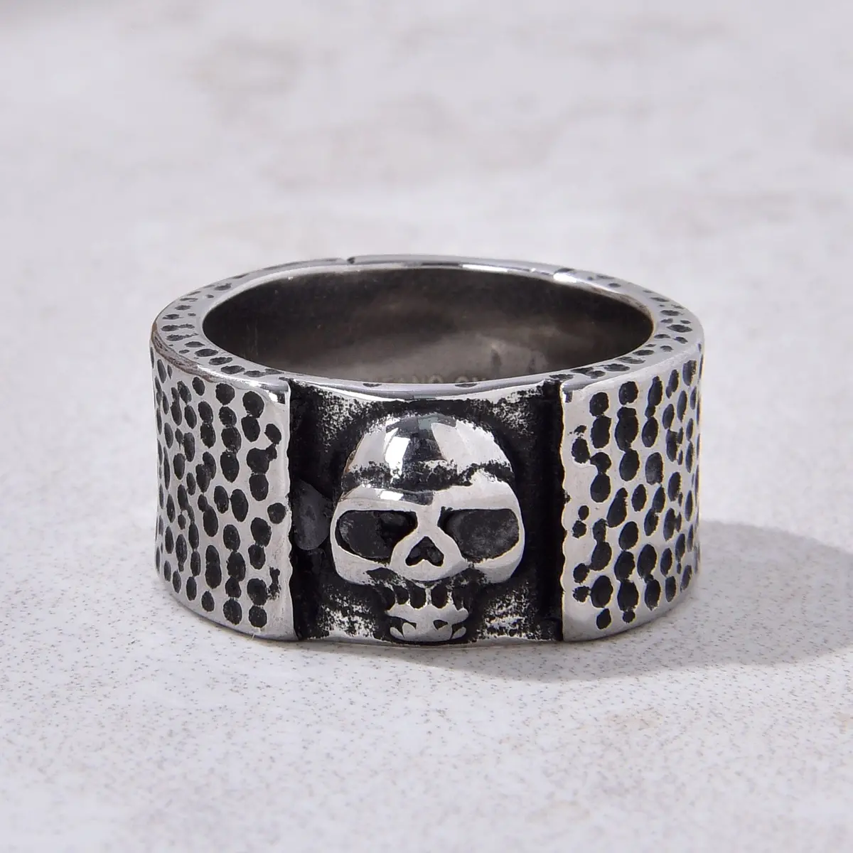 Silver Skull Steel Hearts Ring 1