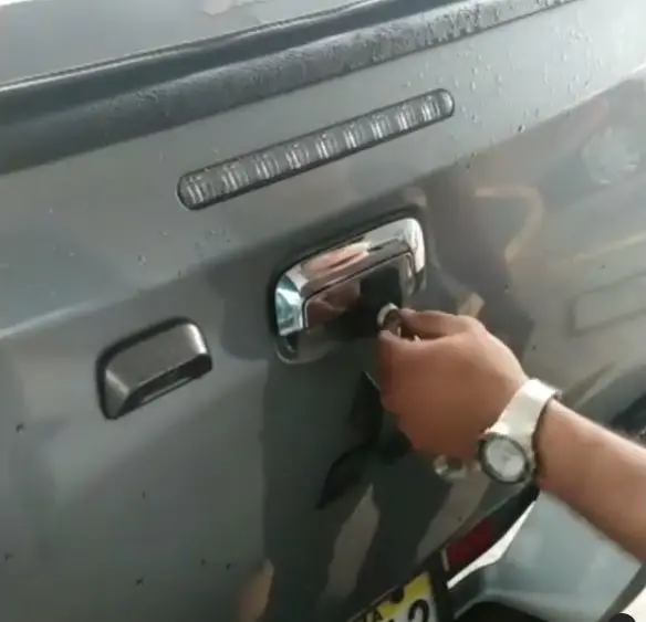 Cerradura Pop&Lock Mitsubishi L200 2008-15 1